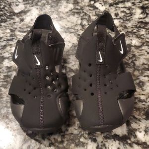 Nike Toddler Sunray Sandals. Size 8C